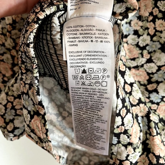 Levi's Louise Smocked Crop Top in Vanessa Floral Obsidian - Size S - Picture 10 of 12